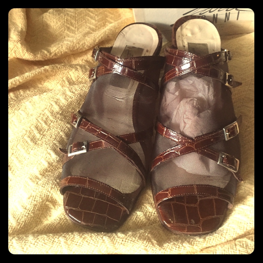 Lauri Manni Elegant Sandal